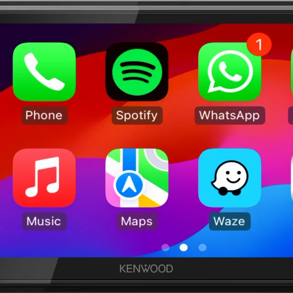Digital Media Receiver mit 6,8 Zoll hochauflösendem WSVGA Display, DAB+ Tuner und erweiterten Smartphone-Anschlüssen.